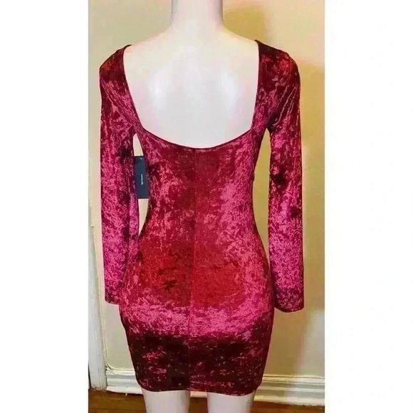 NWT Lulu's Burgundy Velvet bodycon dress - Picture 4 of 10